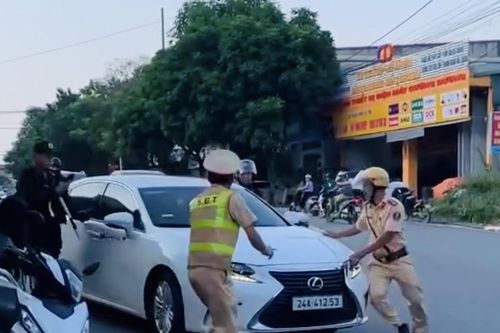 Danh tính nữ tài xế Lexus tăng ga bỏ chạy khi làm việc với CSGT