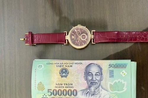 Tìm người đánh rơi 2 chiếc đồng hồ Rolex, Swarovski cùng tập tiền mặt