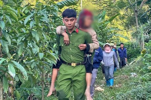 Tìm thấy cụ bà 79 tuổi đi lạc gần 4 ngày trong rừng ở Tuyên Quang