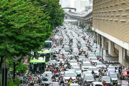 Đường nội đô Hà Nội giảm tốc mạnh, có nơi chỉ di chuyển được 12km/h