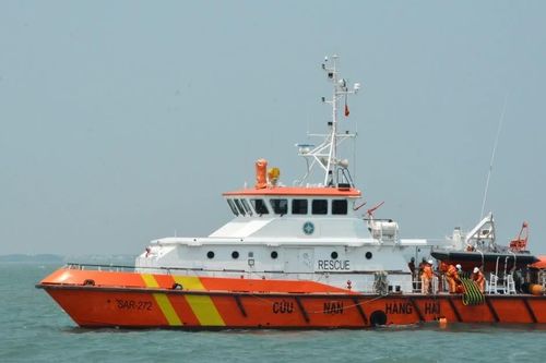 Điều tàu cứu nạn SAR 272 tìm 4 ngư dân mất tích gần giàn Sư Tử Trắng