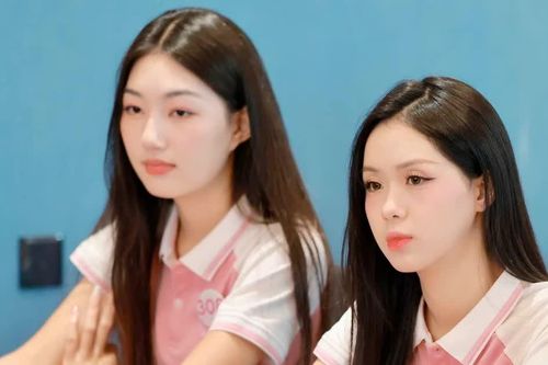 Thí sinh Hoa hậu Việt Nam học cách dùng mạng xã hội
