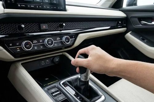 Vì sao lái xe số tự động vẫn cần về số thấp khi xuống đèo dốc?