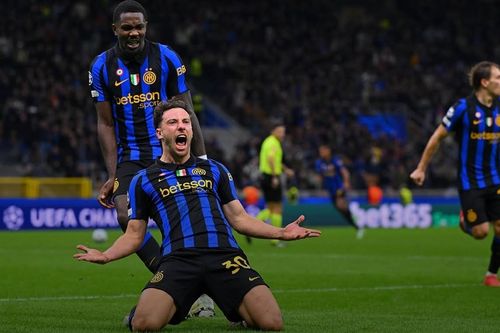Inter Milan lấy 3 điểm dù mất người, Aston Villa toàn thắng tại C1