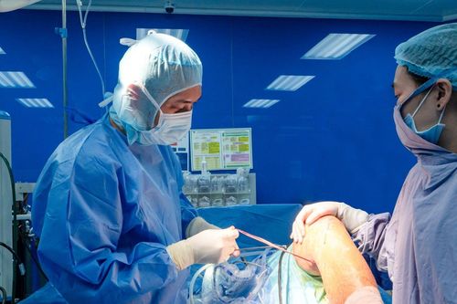 BVĐK Hồng Ngọc ứng dụng 2 cải tiến trong phẫu thuật tái tạo dây chằng chéo