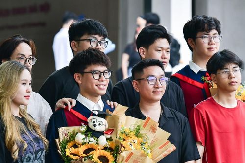 Bằng xuất sắc 'áp đảo', đại học làm gì để giảm lạm phát điểm số?