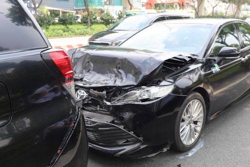 Hiện trường vụ 4 ô tô tông liên hoàn, ùn ứ kéo dài gần 2km ở TPHCM