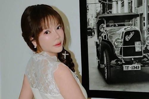 Lý Nhã Kỳ như 'nàng thơ' mong manh, Cục trưởng Xuân Bắc ăn bữa tối đạm bạc