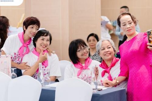 Chuyện về những 'chiến binh hồng'