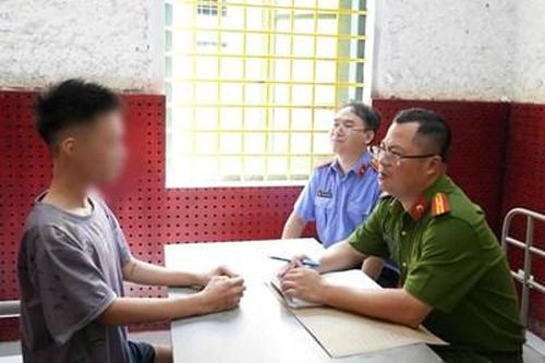 Phê chuẩn khởi tố nhóm thanh thiếu niên mang hung khí đuổi đánh nhau
