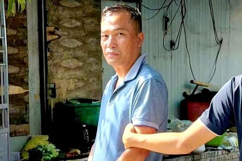 Tạm giữ đối tượng chặn ô tô, đập kính rồi dùng dao đâm chết người ở Hà Nội