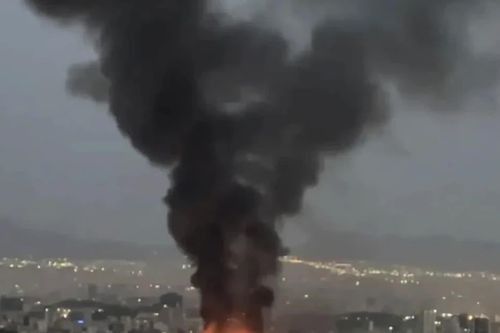 Iran: Hàng loạt tiếng nổ bất ngờ vang lên trong đêm ở thành phố cảng Sirik