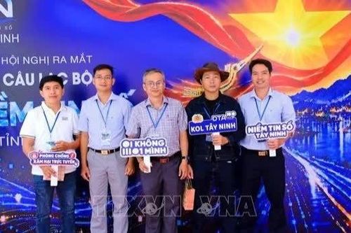 Bảo vệ trẻ em trên môi trường số không phải bằng cấm đoán