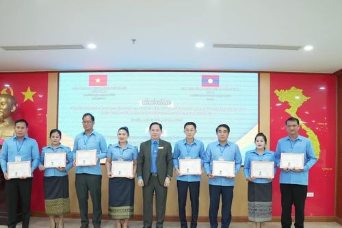 Chia sẻ kinh nghiệm hoạt động công đoàn với các địa phương Lào