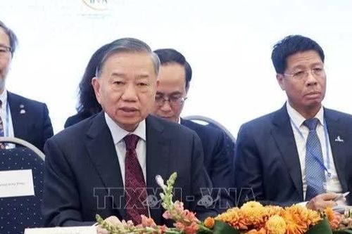 Toạ đàm cấp cao giữa Tổng Bí thư, Chủ tịch nước Tô Lâm với lãnh đạo doanh nghiệp tiêu biểu châu Âu, Bỉ