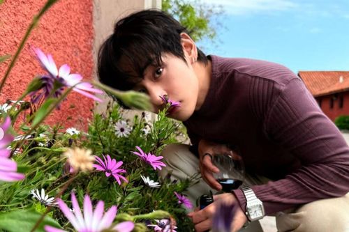 V (BTS) bất ngờ lên tiếng giải thích về chiếc quần ố vàng, sự thật khiến fan bật cười