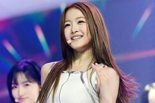 Aijing (A2O LITE) gây tranh cãi vì nghi chèn ép thành viên cùng nhóm