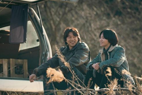 Phim mới của Song Hye Kyo và Gong Yoo chốt ngày lên sóng, hé lộ poster ấn tượng