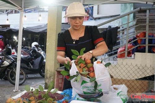 Đà Nẵng: Thương mại xanh từ phiên chợ hạn chế túi nilon
