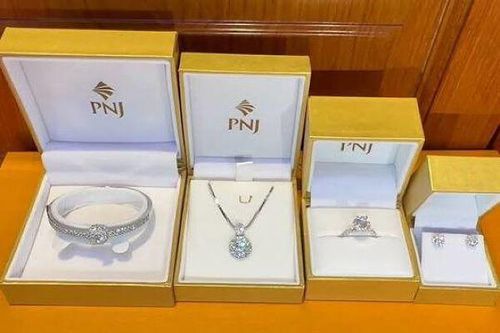 PNJ tiếp tục điều chỉnh sách thu mua