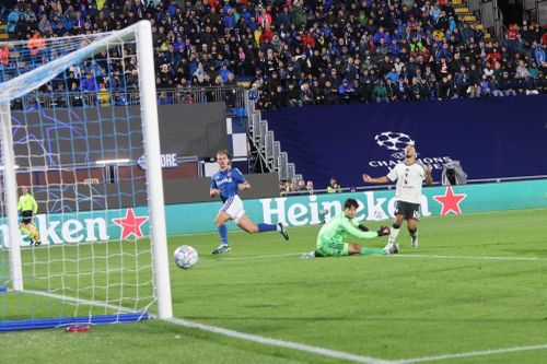 Nico Paz thăng hoa, Como nhấn chìm Man Utd ở Champions League