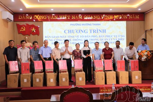 Phường Mường Thanh bàn giao 22 bộ máy tính, máy in về tổ dân phố, bản