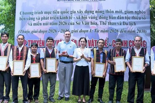 Bế mạc lớp truyền dạy văn hóa phi vật thể - kỹ năng chỉnh chiêng