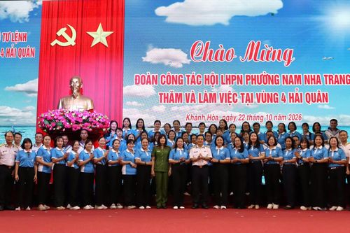 Vùng 4 Hải quân tiếp đoàn công tác Hội Liên hiệp Phụ nữ phường Nam Nha Trang đến thăm, làm việc
