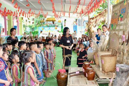 Mở rộng cơ hội đến trường cho trẻ mầm non vùng khó