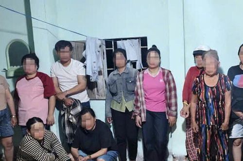 Công an xã Tân Thành bắt quả tang 11 đối tượng đánh bạc
