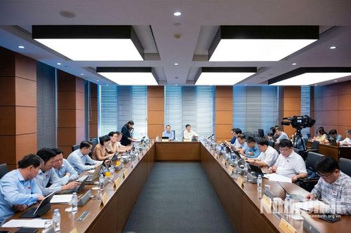 Hoàn thiện chính sách đất đai, bảo đảm quyền lợi của người dân và doanh nghiệp