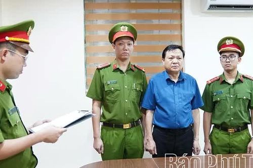 Khởi tố, bắt tạm giam Bí thư Đảng ủy và Chủ tịch UBND xã Hợp Kim