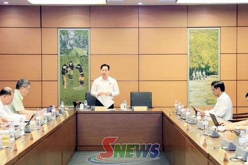 Đoàn ĐBQH tỉnh Sơn La thảo luận tổ