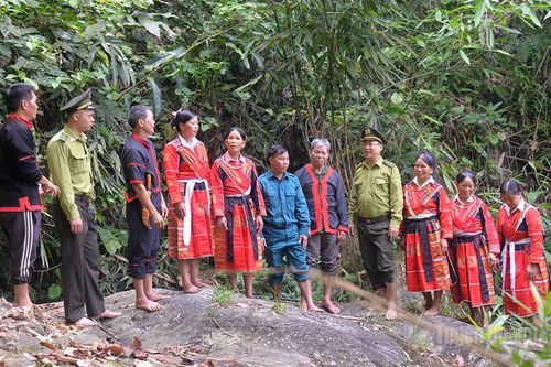 Dựa vào Dân để giữ rừng