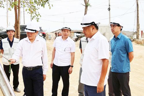 Phó Chủ tịch Thường trực HĐND tỉnh Hầu Minh Lợi làm việc với xã Cán Tỷ