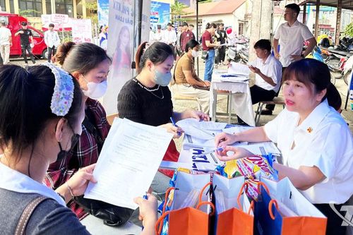Ngày hội việc làm tại xã Chợ Rã: Kết nối cung - cầu lao động vùng cao