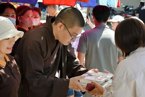 Tu viện Khánh An trao tặng 850 phần cơm nghĩa tình tại bệnh viện TP.HCM