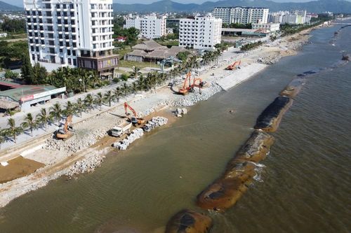 Thanh Hóa: Chạy đua với thủy triều, rốt ráo thi công kè biển Hải Tiến