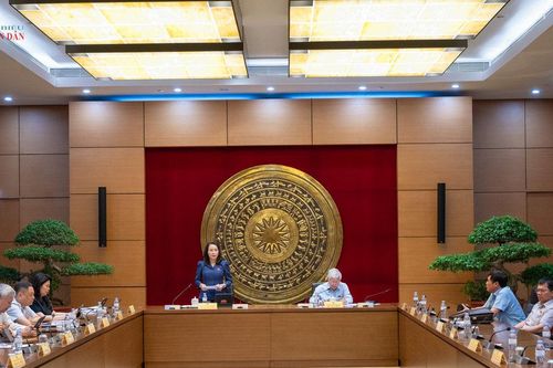 Không tính trùng hoặc chuyển chi phí kinh doanh của nhà đầu tư sang người dân