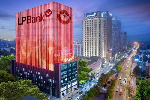 Lãi dịch vụ tăng gần 4 lần, LPBank báo 4.448 tỷ đồng lợi nhuận quý 3