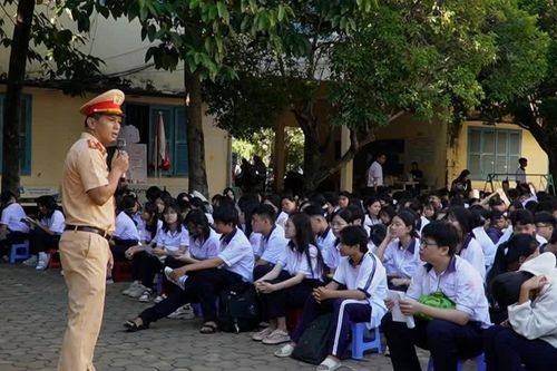 Nâng cao ý thức pháp luật, xây dựng văn hóa giao thông cho học sinh