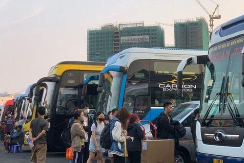 Sinh viên bị xe khách giả mạo chở đến gần biên giới Campuchia, trường phát cảnh báo khẩn