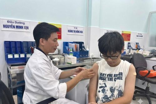 Vì sao trẻ đã tiêm vaccine vẫn có thể mắc não mô cầu?