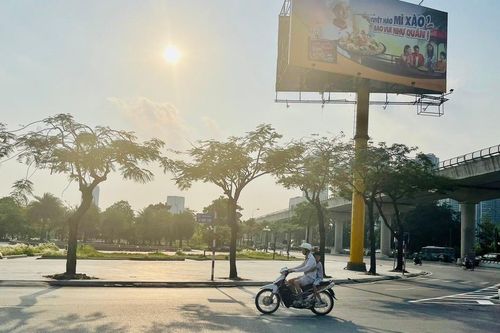 Không khí lạnh đang tràn xuống miền Bắc, vì sao thời tiết vẫn nắng nóng 33 độ C?