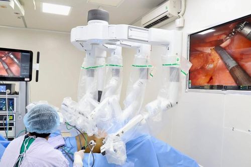 Rối loạn tiêu hóa, đi ngoài ra máu, người đàn ông 47 tuổi phát hiện ung thư trực tràng