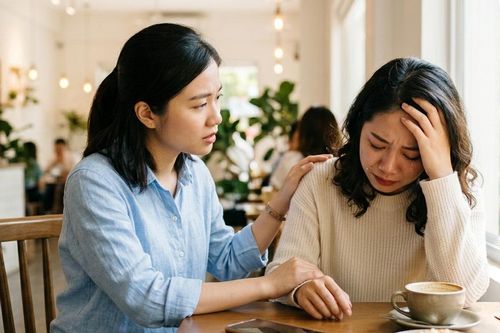 Vừa hôm trước cảm ơn tôi vì vạch trần chồng, hôm sau bạn thân đã trở mặt