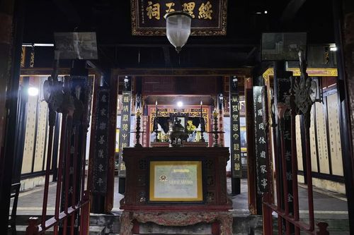 Hiện trạng bên trong di tích phủ thờ ông hoàng thi ca triều Nguyễn ở Huế