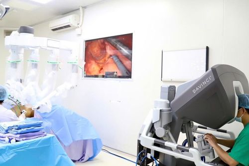 Bệnh viện K ứng dụng robot trong phẫu thuật ung thư trực tràng ở vị trí khó