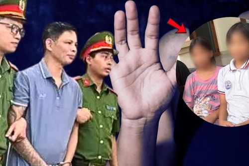 Hai con trốn dưới gầm ô tô vì sợ bố đánh, bà nội tố giác con trai