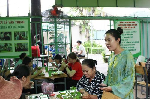 Người giữ lửa cho những bữa cơm Hạnh Phúc